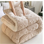 Moderniqa | Reversible quilted sherpa blanket 4