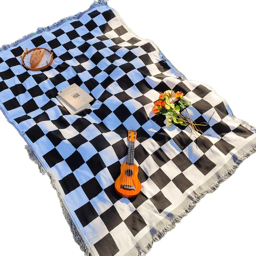 Moderniqa | Soft microfibre picnic blanket with checkered pattern 0