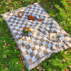 Moderniqa | Soft microfibre picnic blanket with checkered pattern 5