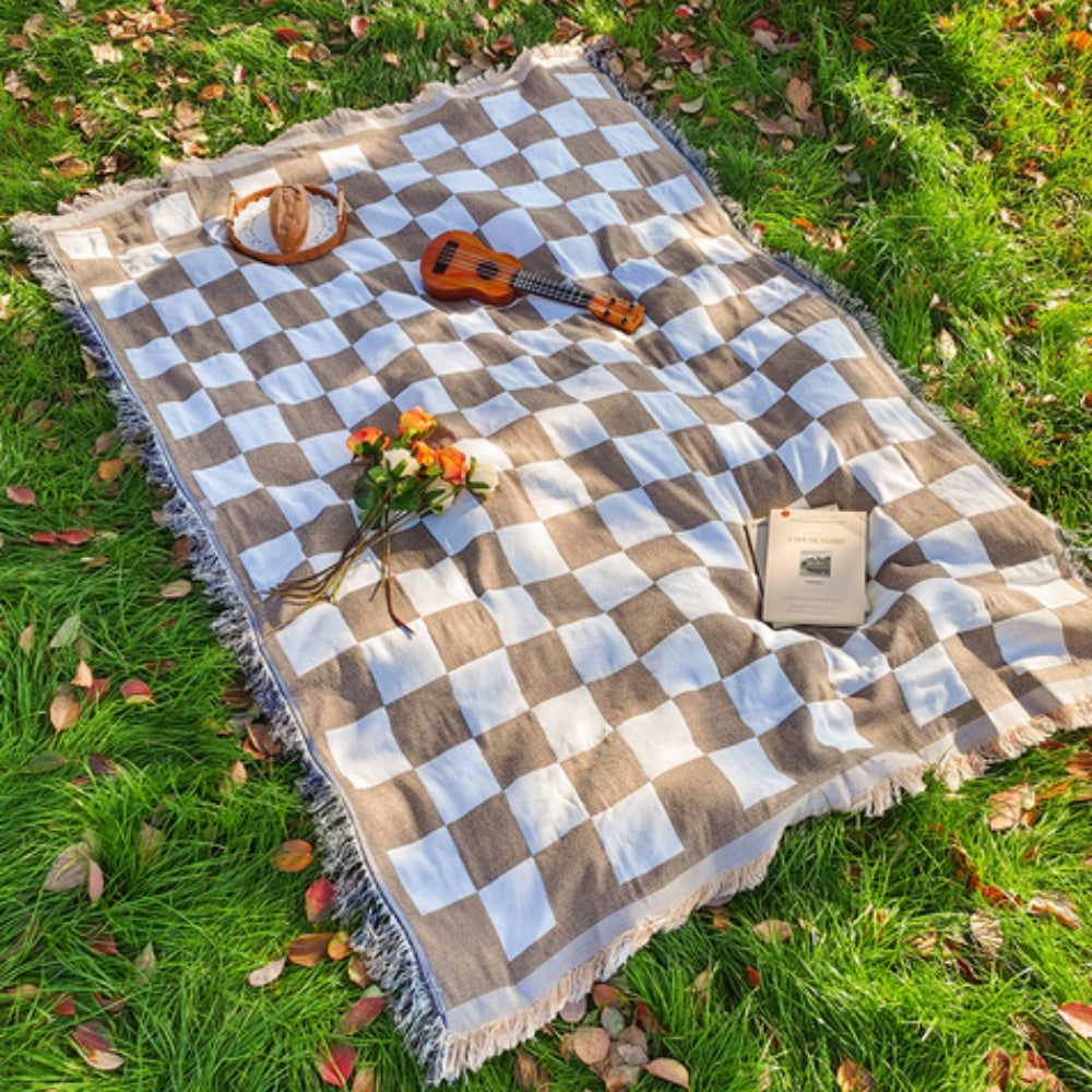 Moderniqa | Soft microfibre picnic blanket with checkered pattern 5