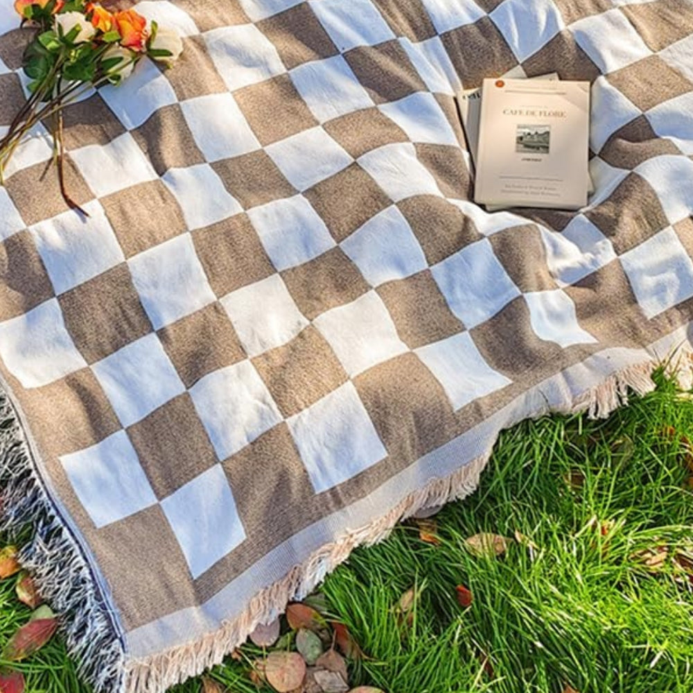 Moderniqa | Soft microfibre picnic blanket with checkered pattern 6