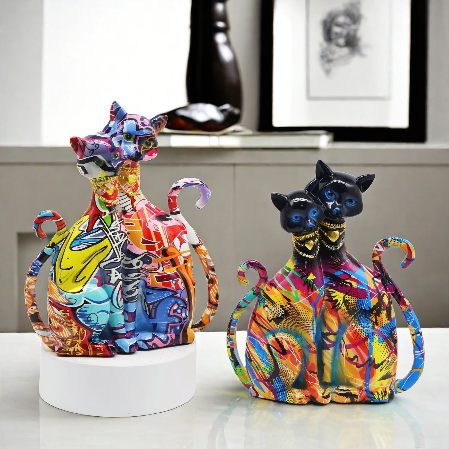 Elegant Cat Figurine – Detailed Home Decoration for Charm and Insight