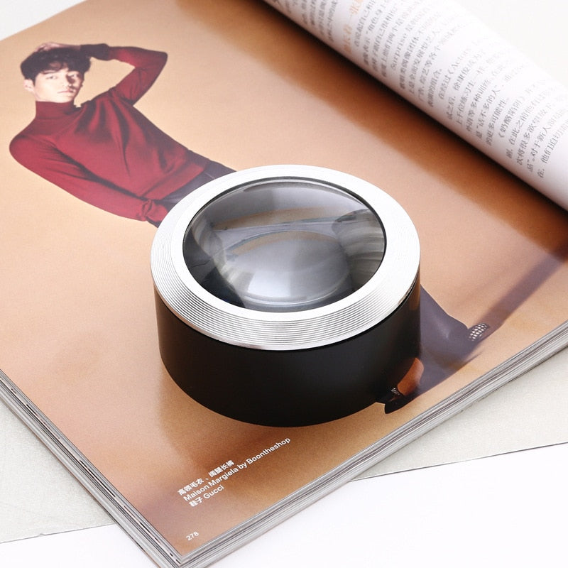 Illuminated Magnifying Glass with Adjustable Brightness for Close Reading