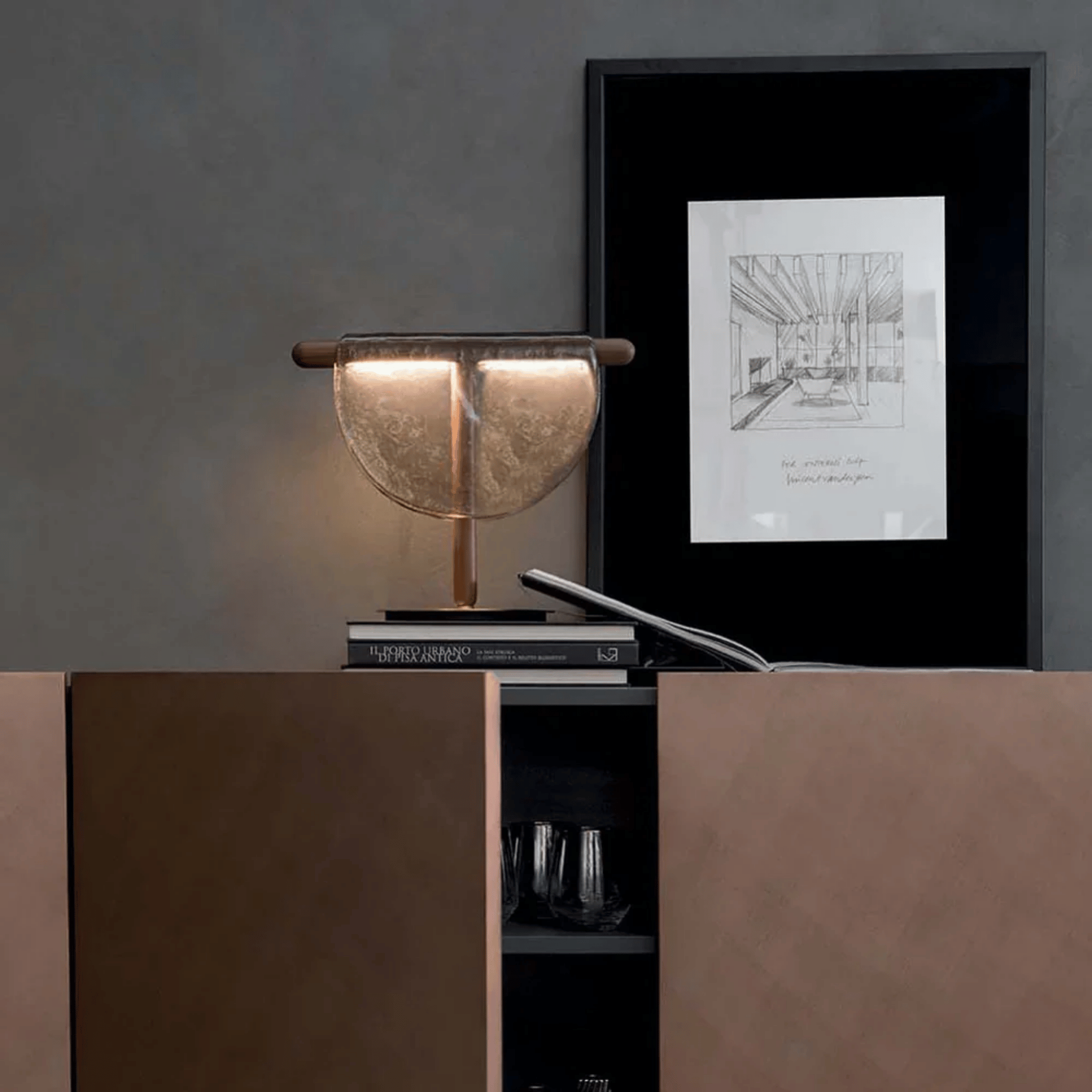 Elegant Amber Glow Table Lamp for Modern Living Spaces