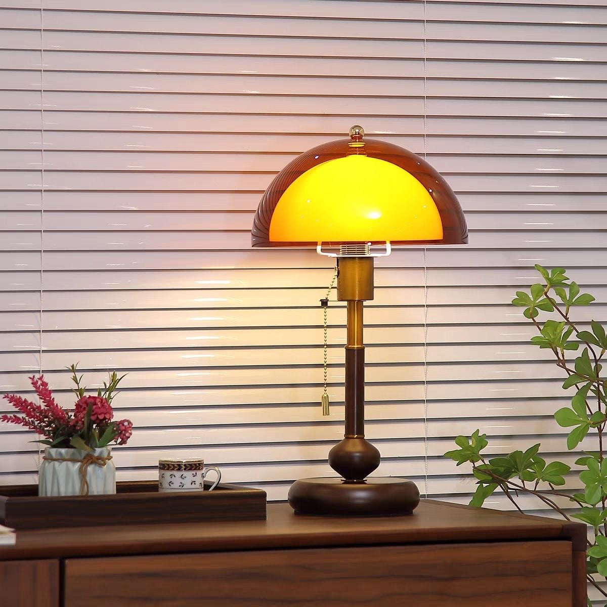 Retro Desk Lamp with Classic Design
