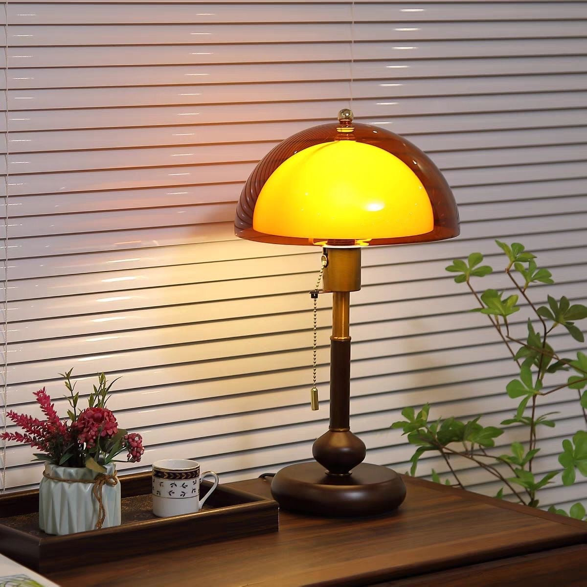 Retro Desk Lamp with Classic Design