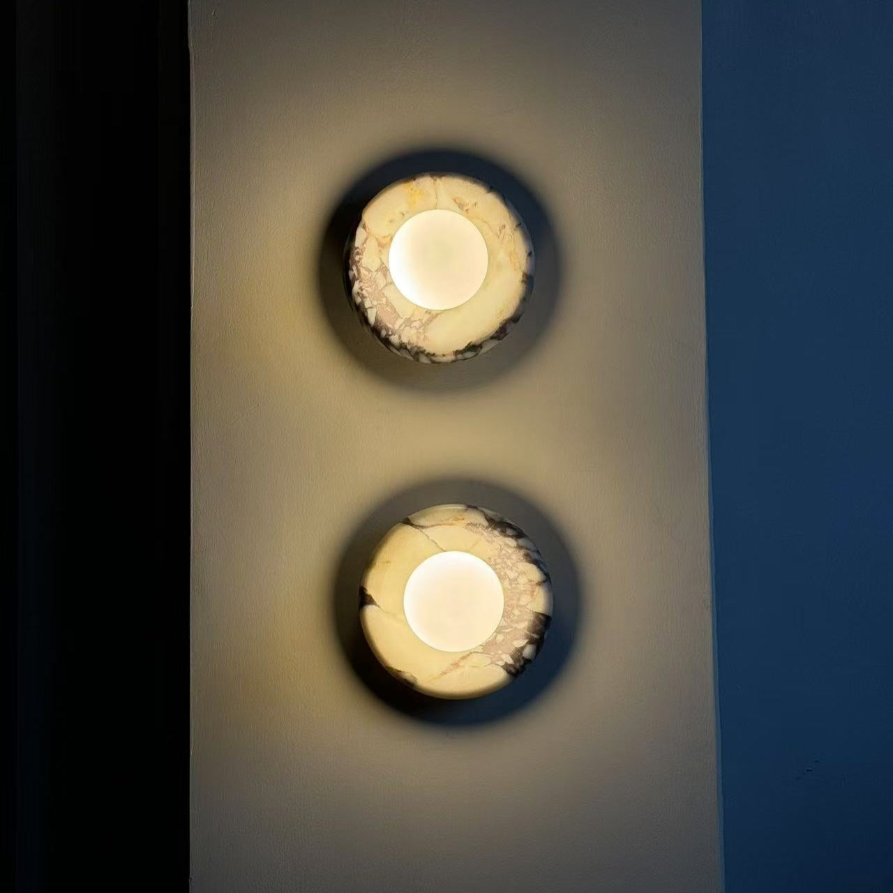 Elegant Indoor LED Wall Light Fixture - Modern Marble Sconce