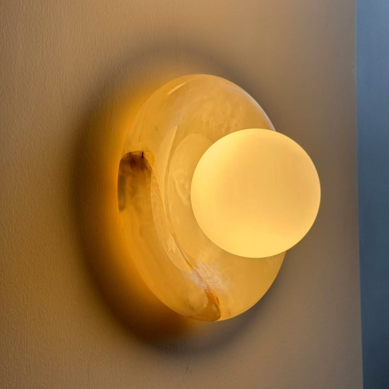 Elegant Indoor LED Wall Light Fixture - Modern Marble Sconce