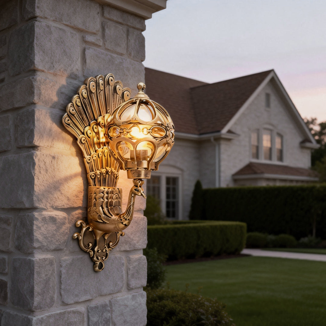 Vintage Aluminum Outdoor Wall Light with Glass Shade – IP55 Rated Peacock
