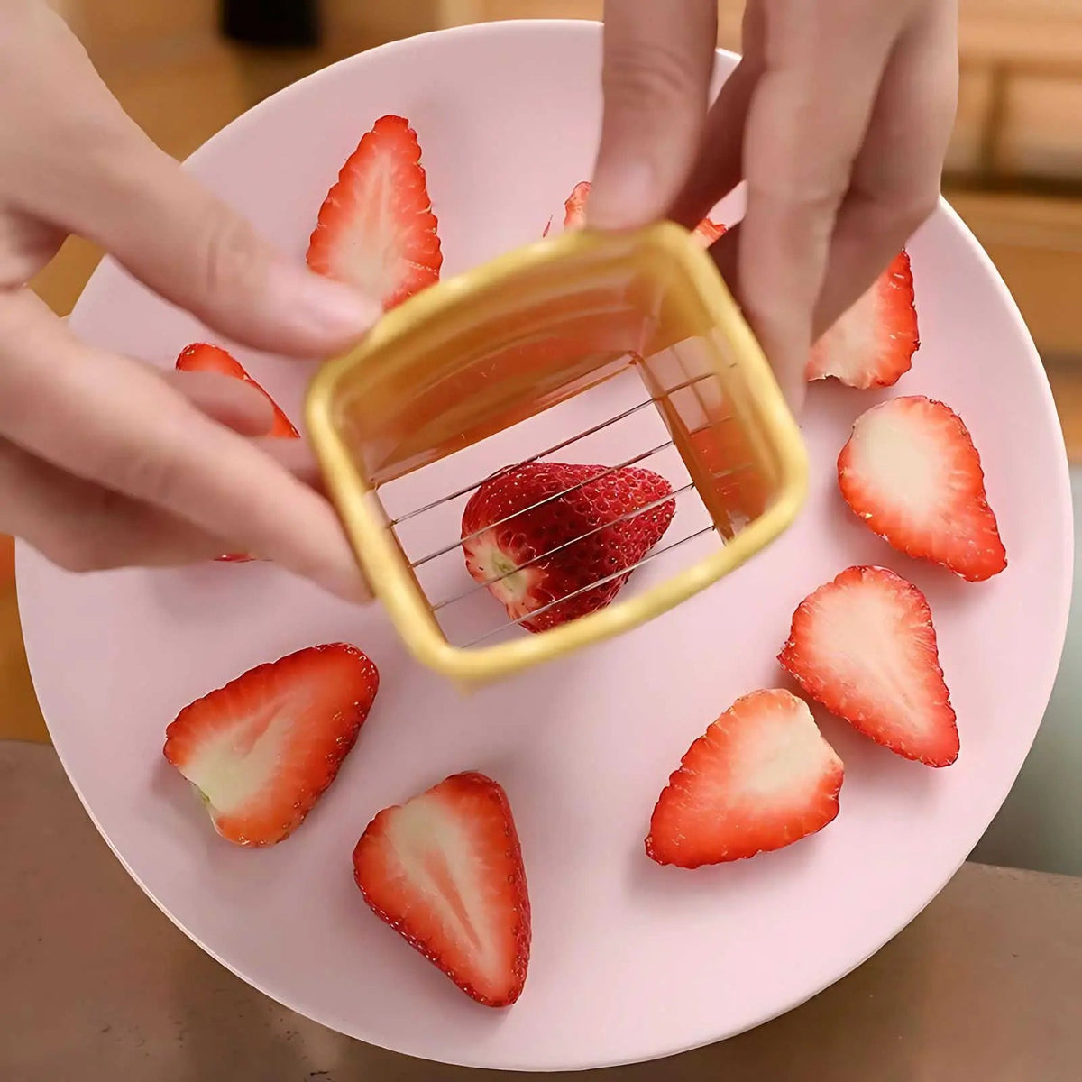 SlicePro - Versatile Kitchen Fruit Cutter