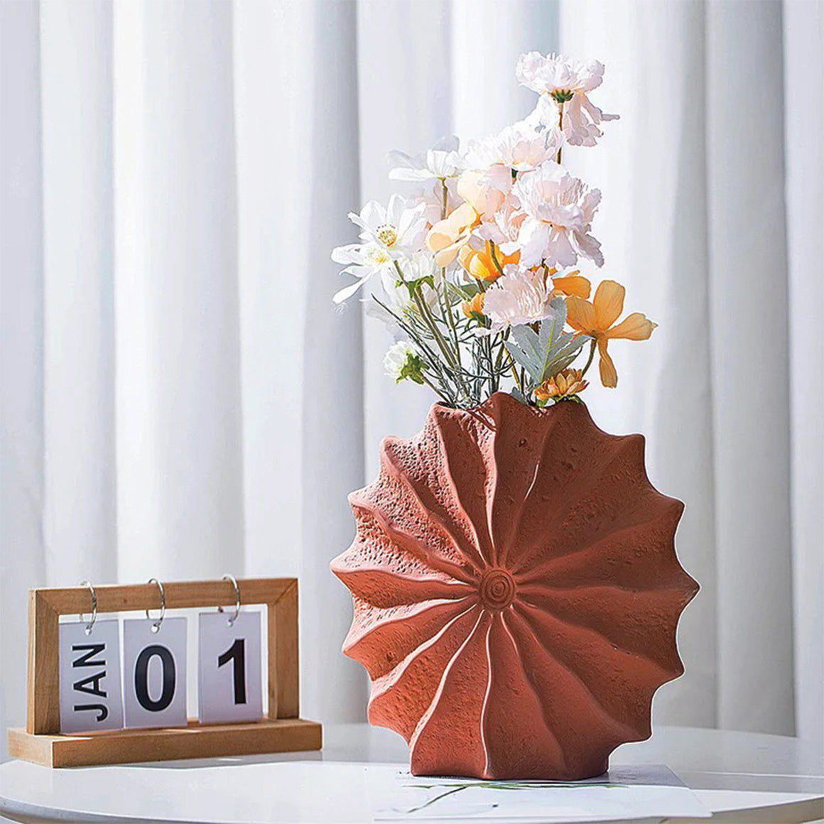 Elegance in Ceramic: A Stunning Countertop Vase