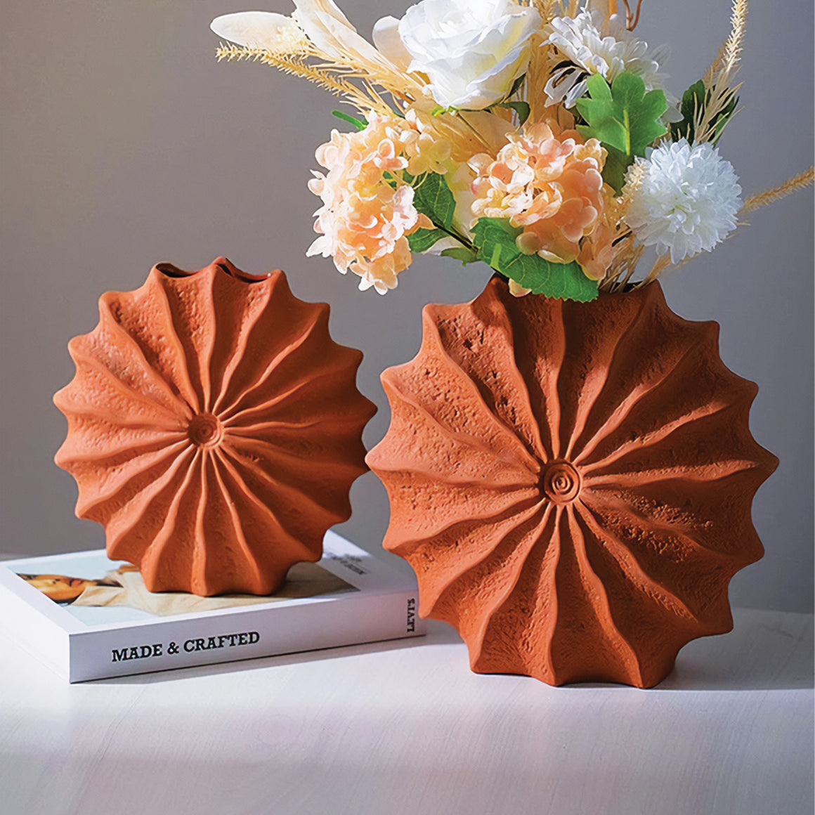 Elegance in Ceramic: A Stunning Countertop Vase