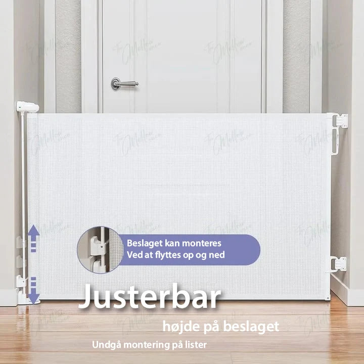 Baby & Pet Gate Retractable One-Handed 55 In