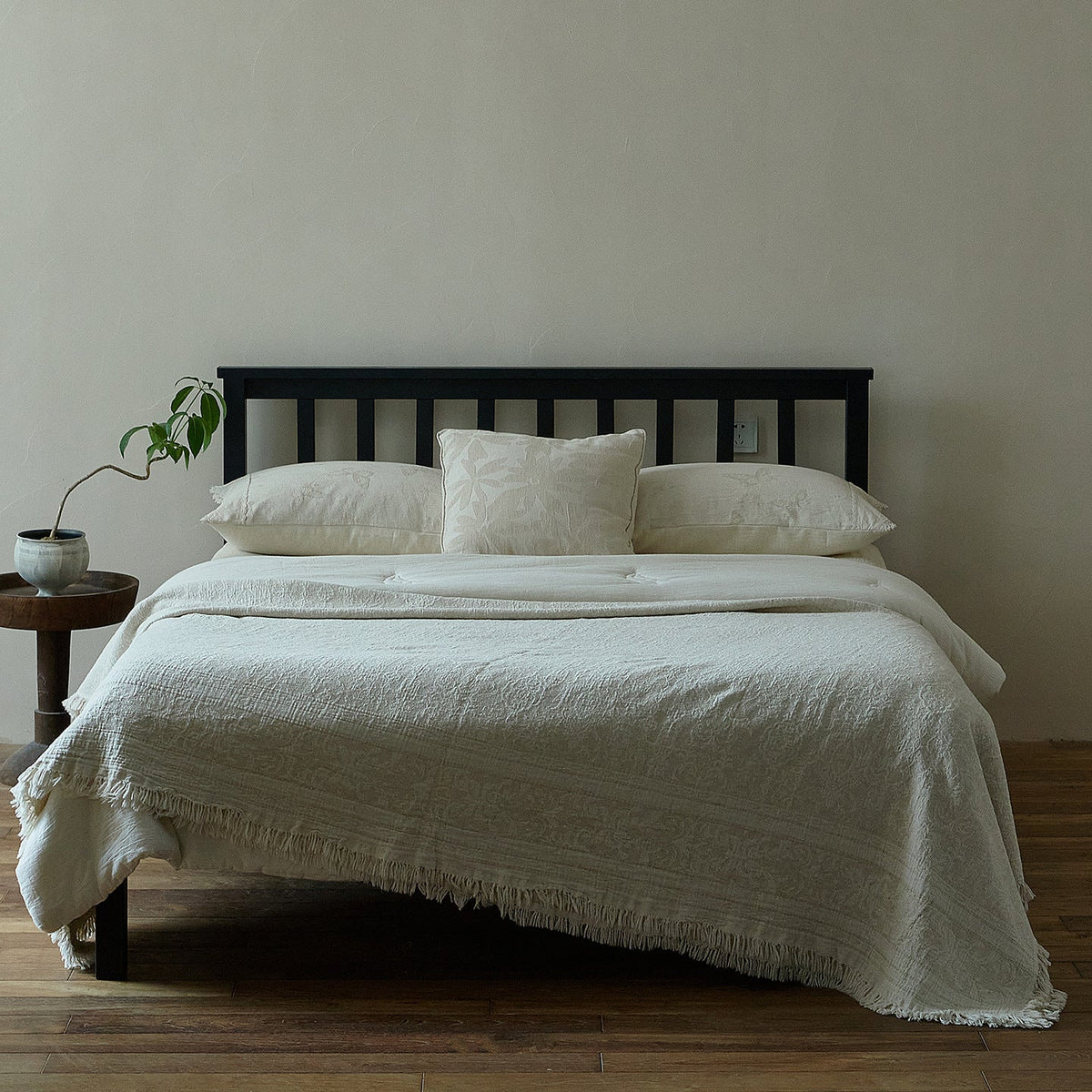 Bed Solid Wood Upright Slatted Headboard Linen-Look Bedding