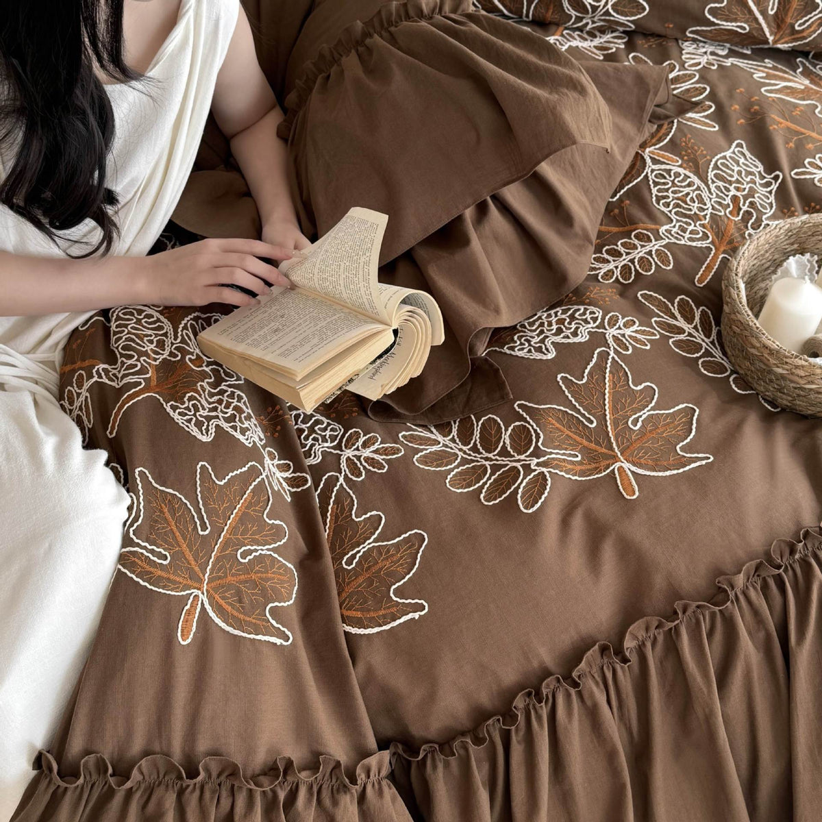 Bedding Set Cotton Blend Embroidered Leaf & Ruffled Pillowcases