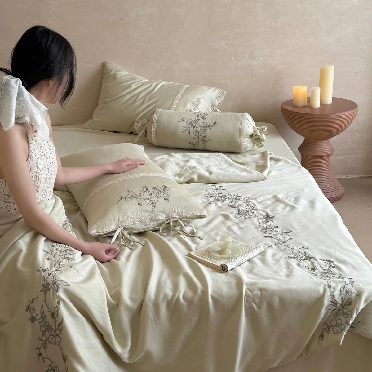Bedding Set Cotton Satin Floral Embroidered 4-Piece