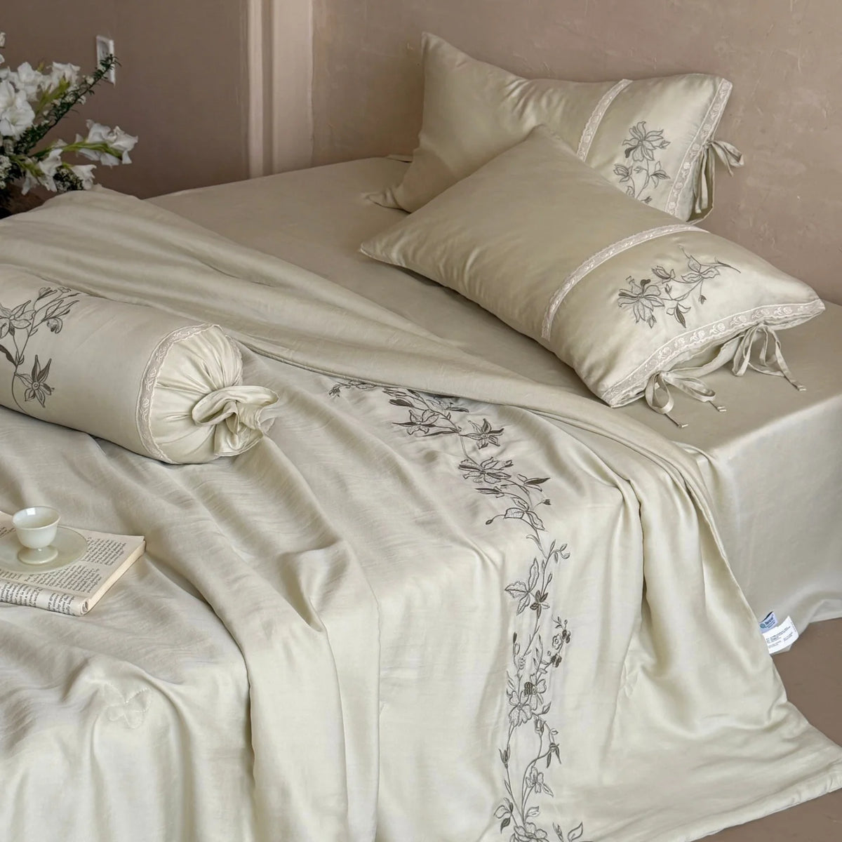 Bedding Set Cotton Satin Floral Embroidered 4-Piece