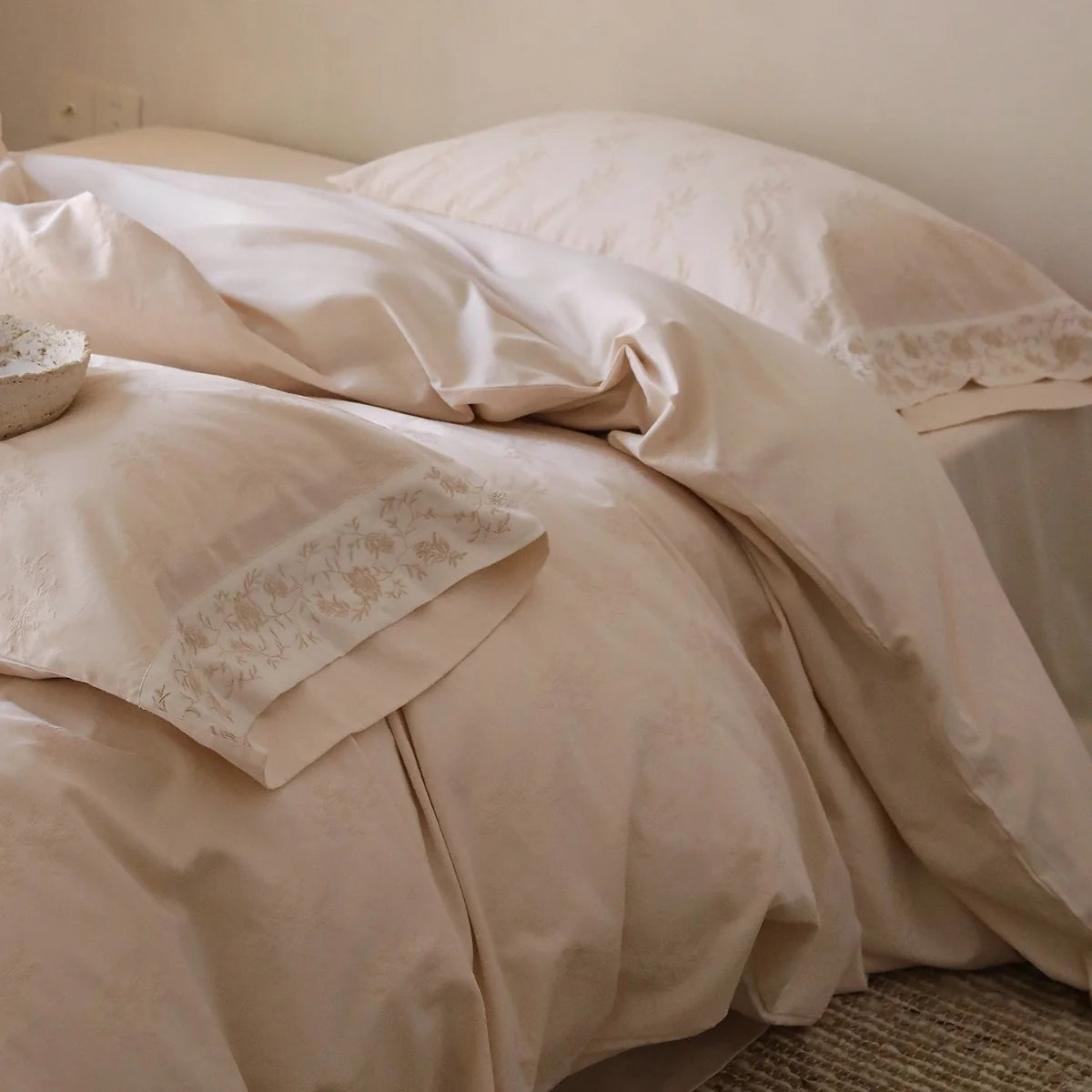 Bedding Set Cotton Satin Floral Jacquard 4-Piece Embroidered Edges