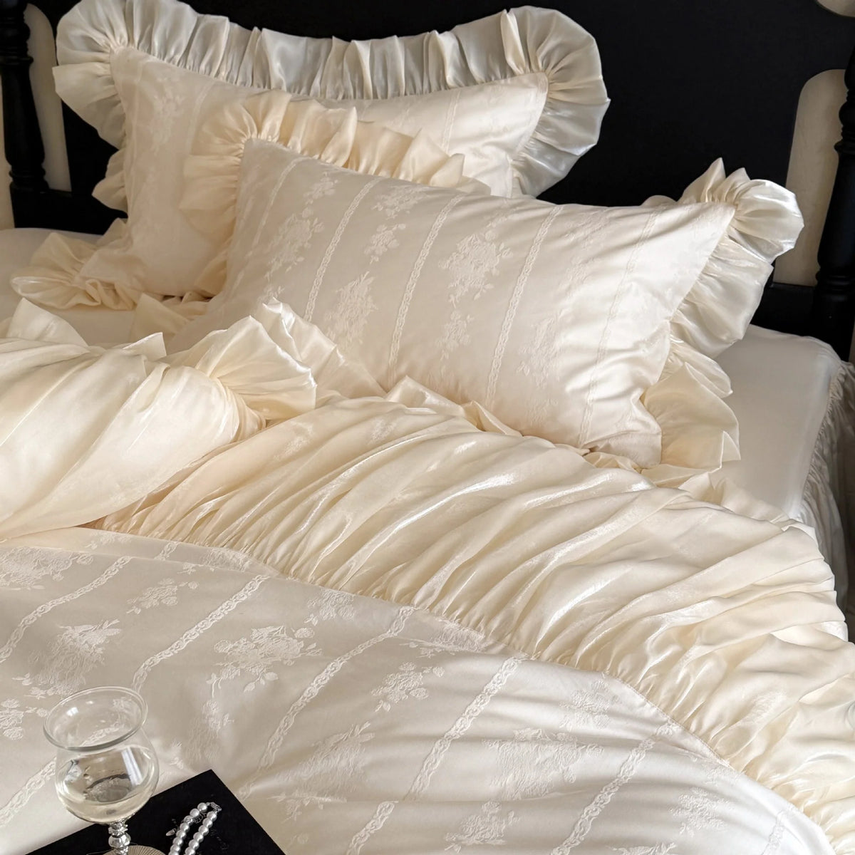 Bedding Set Fine Satin Jacquard Ruffled Bed Skirt & Pillowcases