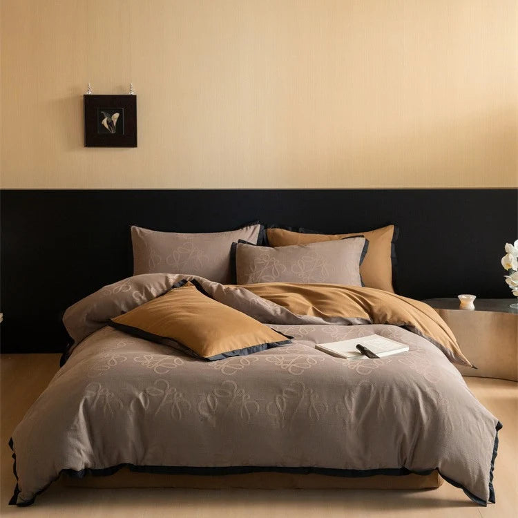 Bedding Set Reversible Jacquard & Contrast Piping 4-Piece