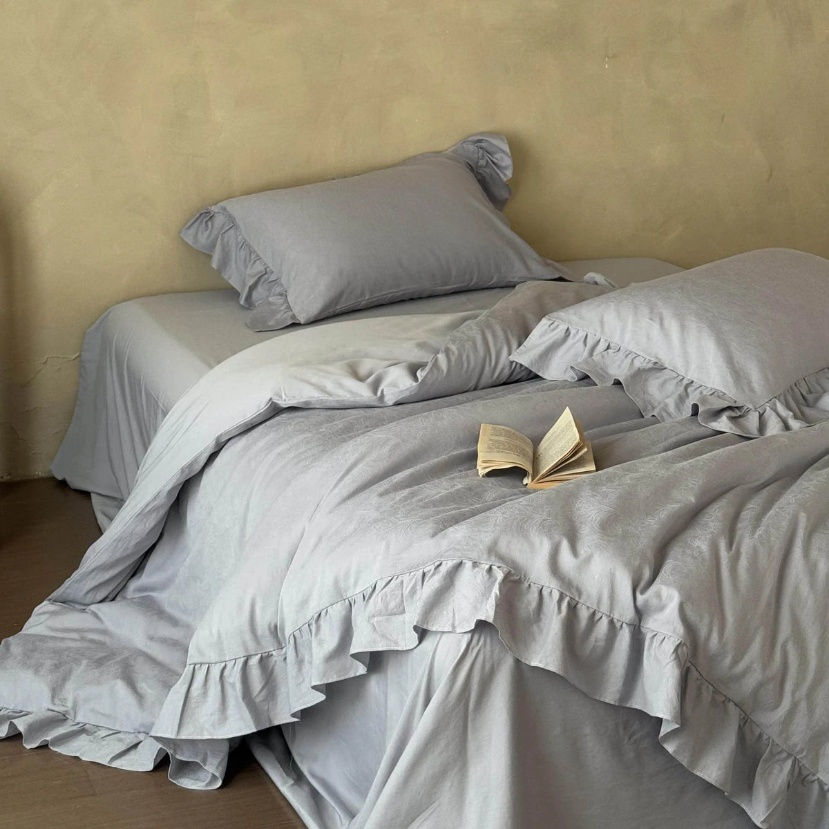 Bedding Set Ruffled Cotton Jacquard Medallion 4 Piece