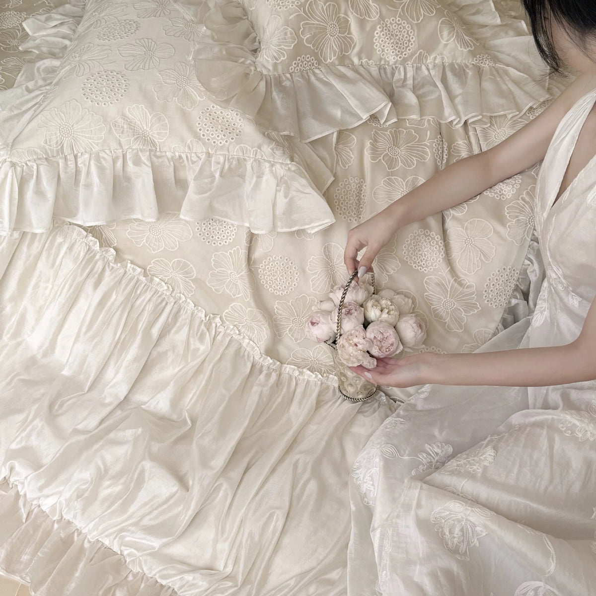Bedding Set Ruffled Floral Embroidery 4-Piece With Bed Skirt