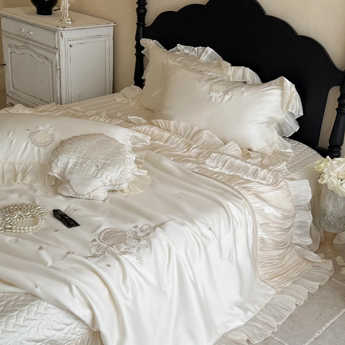 Bedding Set Satin Floral Embroidered Quilted 4-Piece