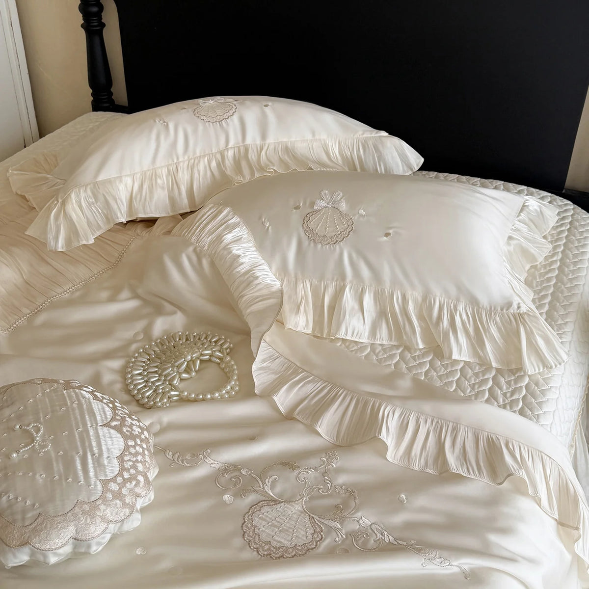 Bedding Set Satin Floral Embroidered Quilted 4-Piece