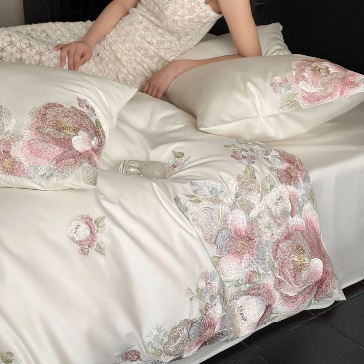 Bedding Set Satin Floral Relief Embroidery 4-Piece