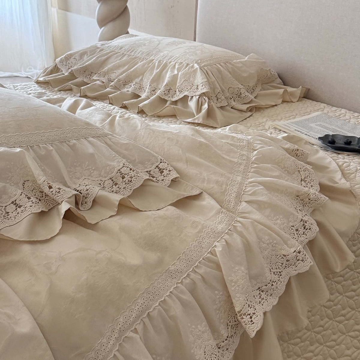 Bedding Set Satin Jacquard Floral & Lace Ruffles Temperature-Regulating