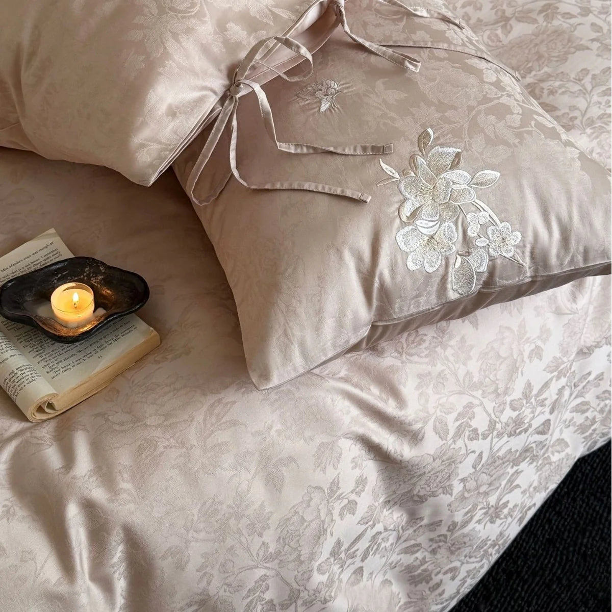 Bedding Set Silk-Soft Jacquard Embroidered Pillowcases