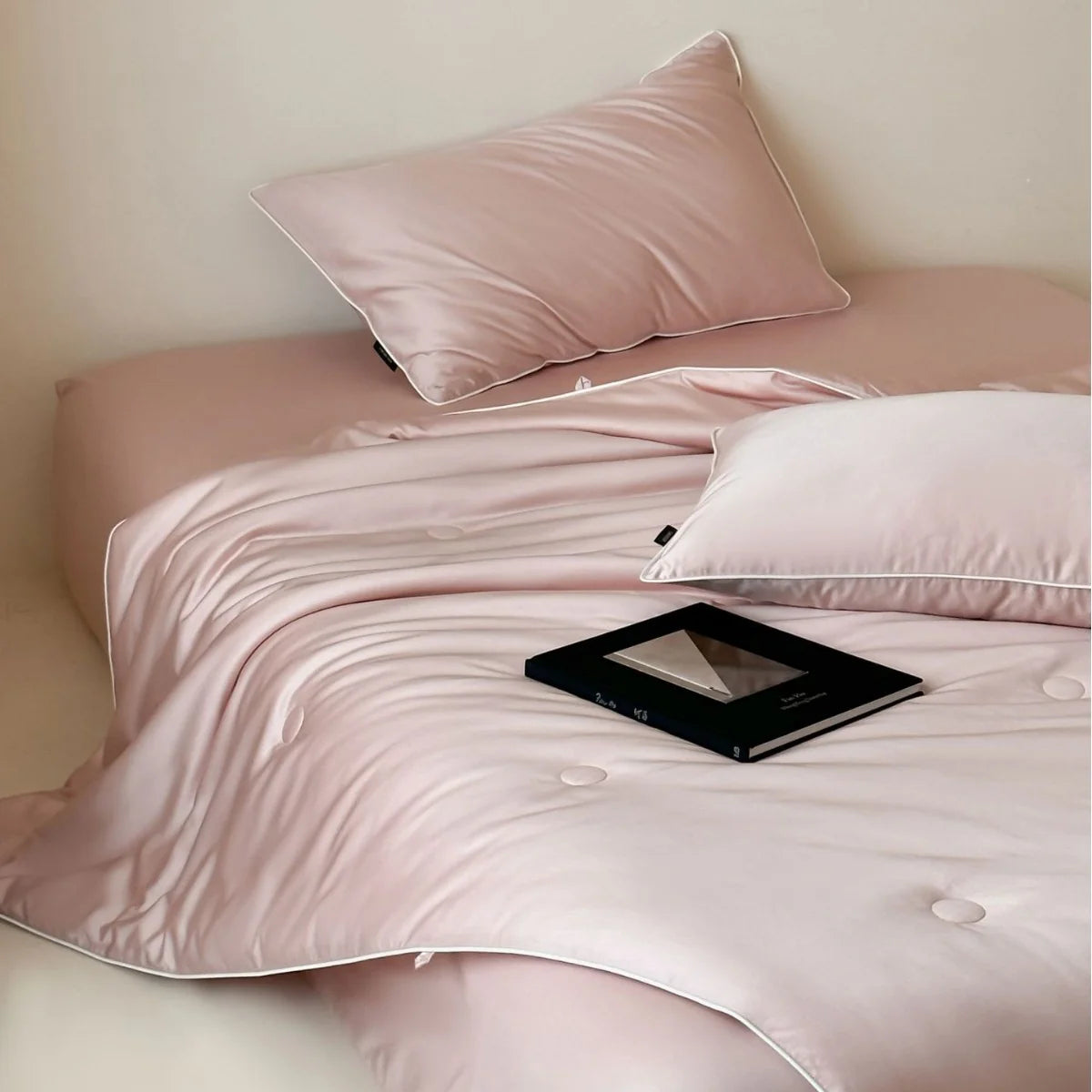Bedspread Set Quilted Satin Piping & Buttons