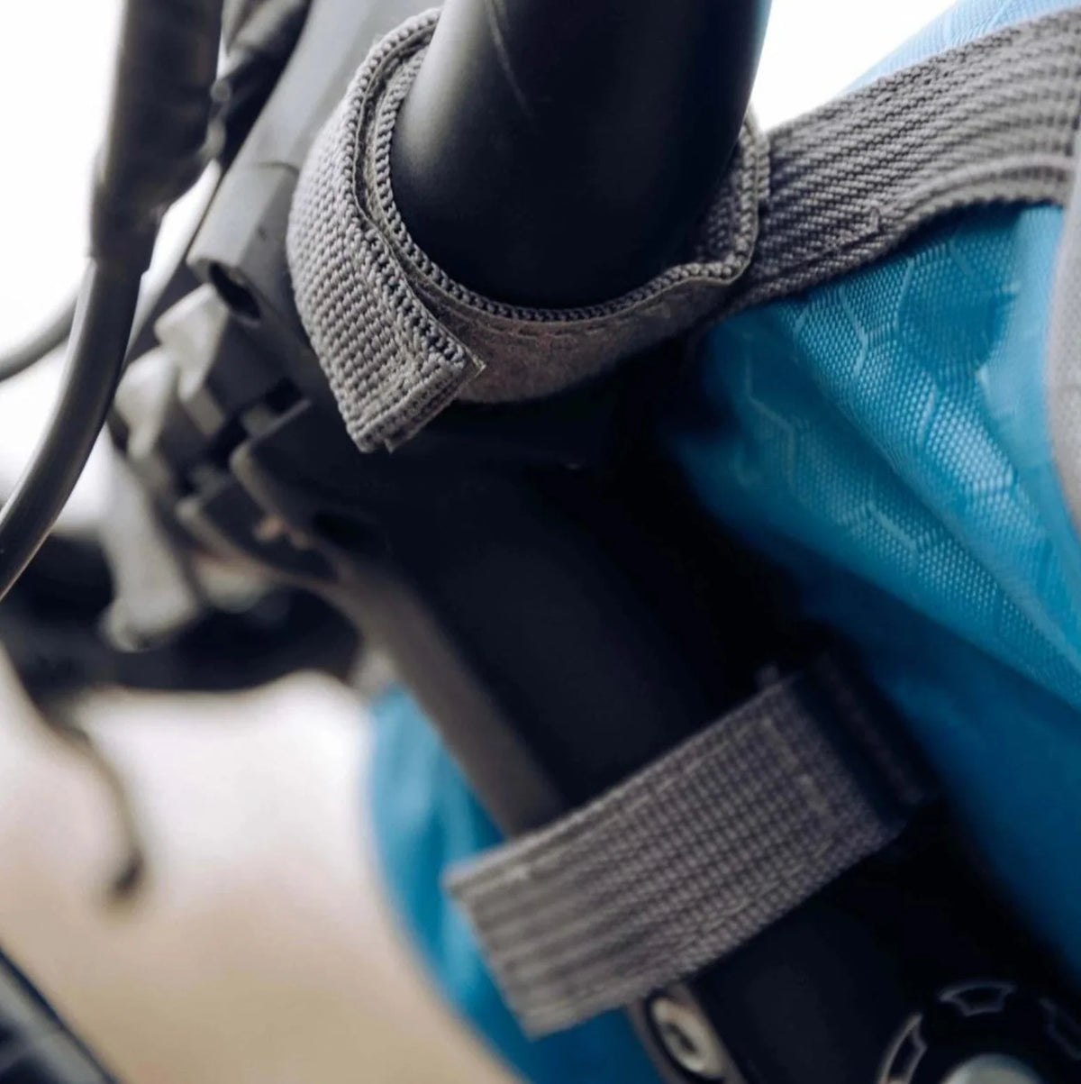 Bicycle Handlebar Bag Touchscreen Window Water-Repellent Nylon Universal Velcro