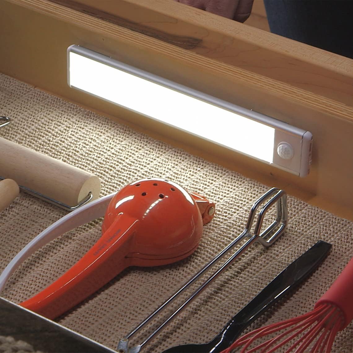 Cabinet Light Motion Sensor Dimmable USB-C Rechargeable
