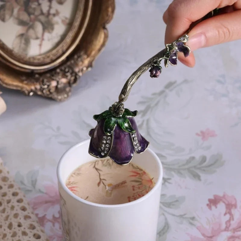 Candle Snuffer Smoke-Free Vintage Floral Zinc Alloy