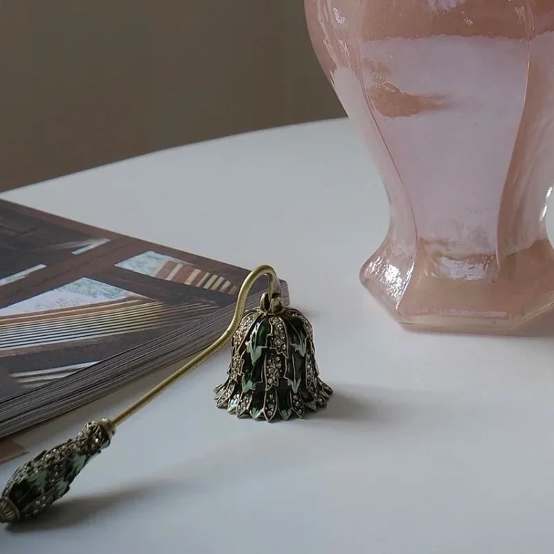 Candle Snuffer Smoke-Free Vintage Floral Zinc Alloy