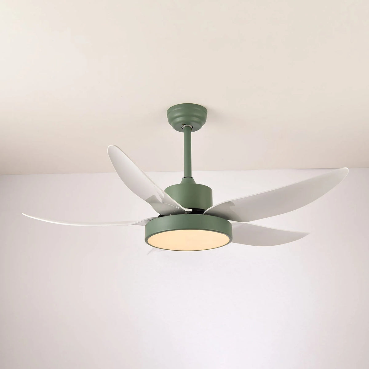 Ceiling Fan Integrated LED Whisper-Quiet 6-Speed Remote