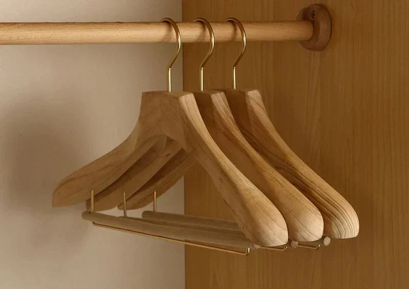 Coat Hangers Camphor Wood Broad Shoulders Anti-Slip 2 Pack