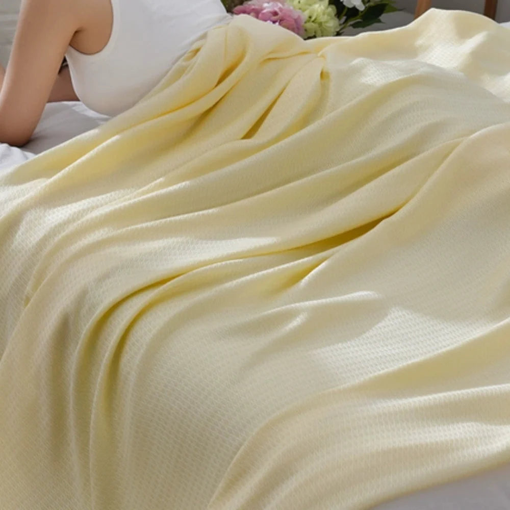 Cooling Blanket Bamboo Heat-Wicking Lightweight & Machine Washable