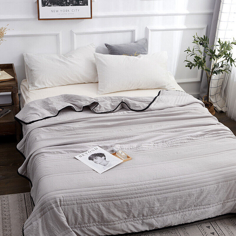 Cooling Blanket Breathable Silk-Like Skin-Friendly