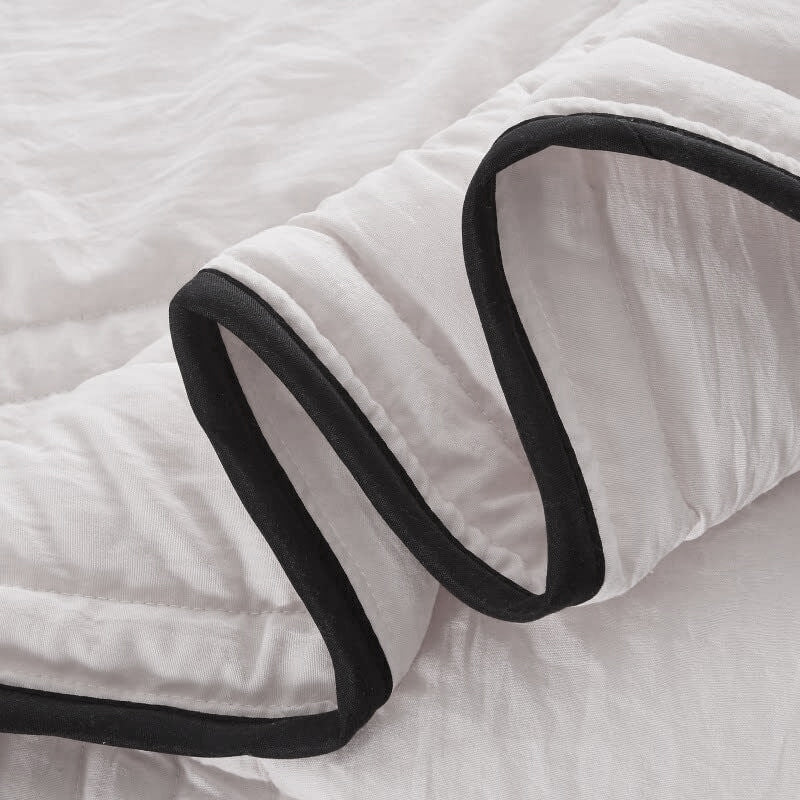 Cooling Blanket Breathable Silk-Like Skin-Friendly