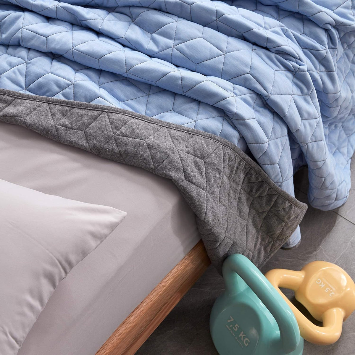 Cooling Blanket Dual-Sided Nylon-Polyester & Jersey Cotton
