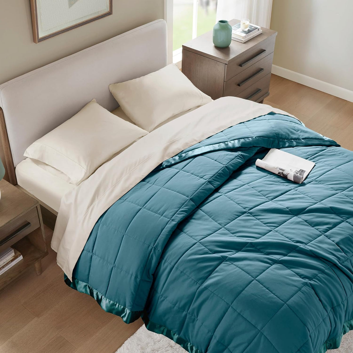 Cooling Blanket Moisture-Wicking Microfiber Down Alternative