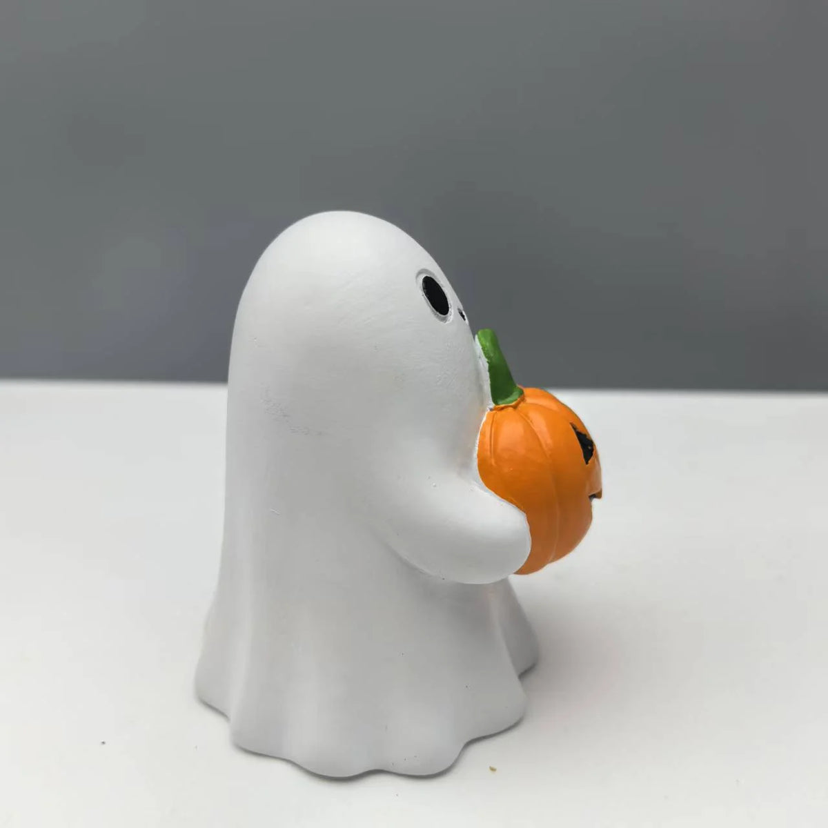 Decorative Figurine Halloween Ghost Holding Pumpkin Indoor & Outdoor