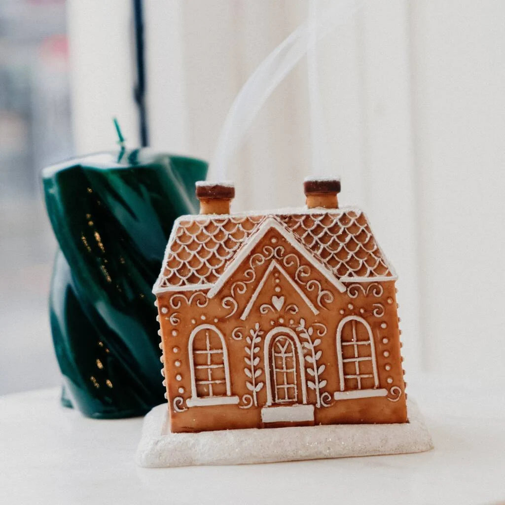 Decorative Winter House Snowy Village Design Durable & Wipe-Clean