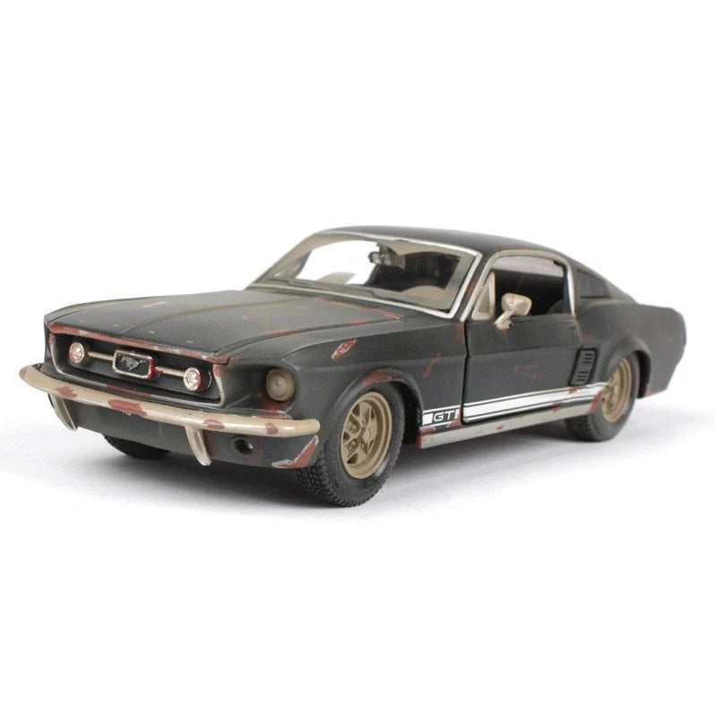 Die-Cast Collectible Car 1:24 Scale Zinc Alloy