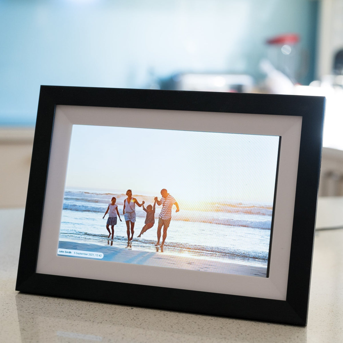 Digital Photo Frame 32GB Instant Sharing & Easy Setup