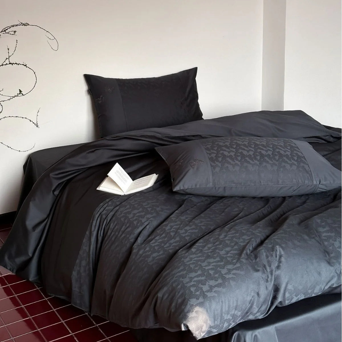 Duvet Cover Set Satin Floral Jacquard Contrast Piping 4-Piece