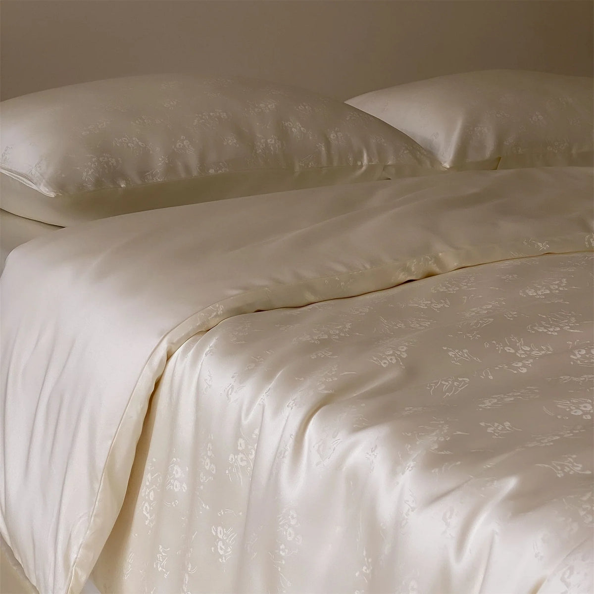 Duvet Cover Set Satin Jacquard Silky-Soft Hidden Zipper
