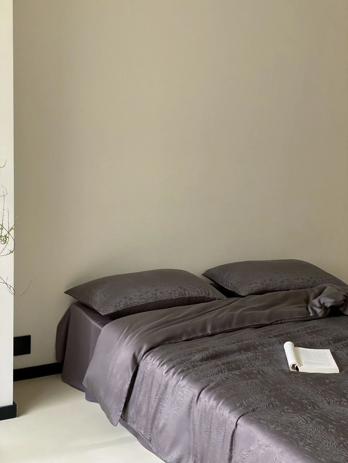 Duvet Cover Set Satin Jacquard Silky-Soft Hidden Zipper